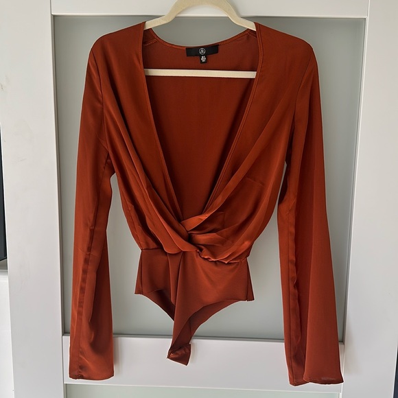 Misguided Plunge Neck Rust Bodysuit - Picture 2 of 5